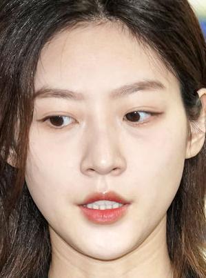 김새론