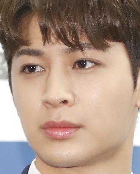 송윤형