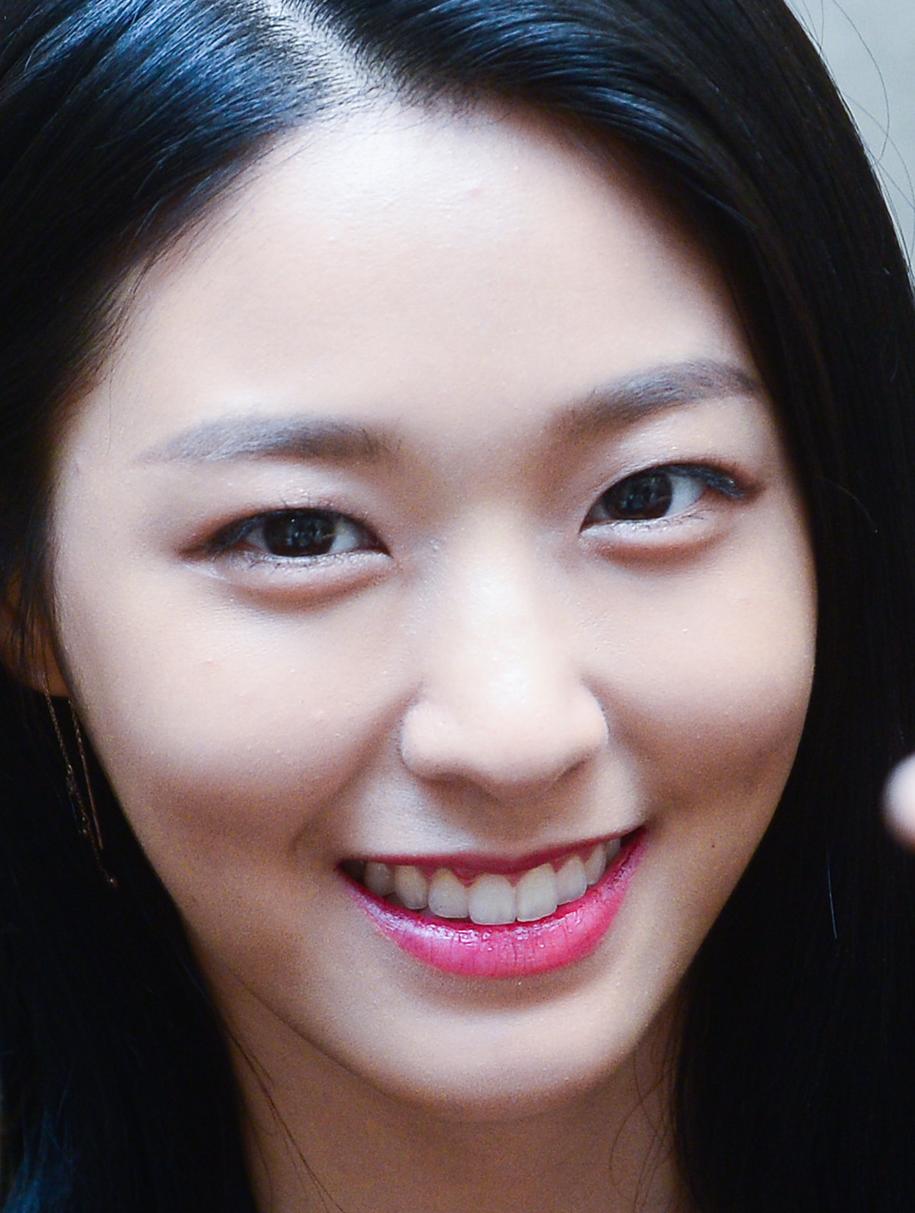 김설현