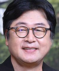 김윤석