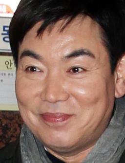 김일우