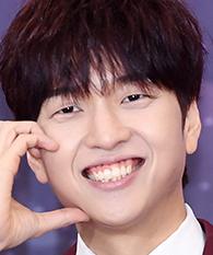 유재필