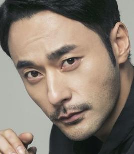 윤주만